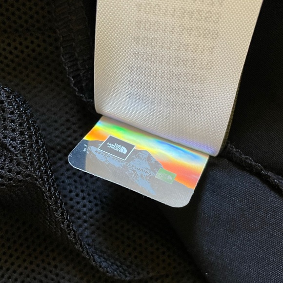 The North Face Men’s Class V Pullover In Black - Picture 6 of 6